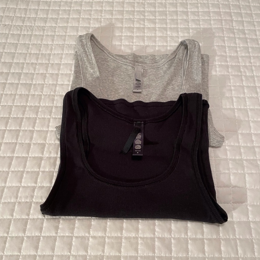 SKIMS Black and Gray Ribbed Tank Tops